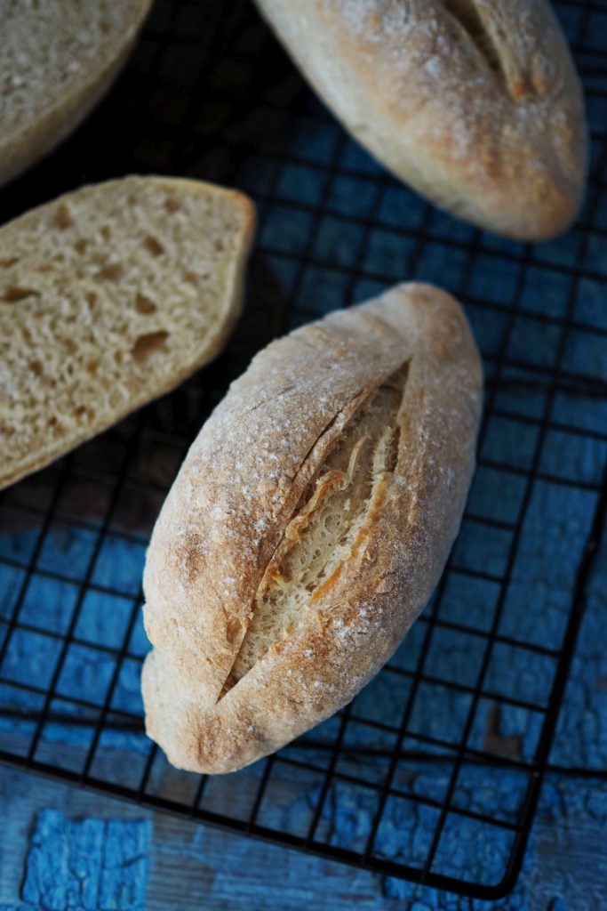 schnelle-und-einfache-broetchen-baguettebroetchen