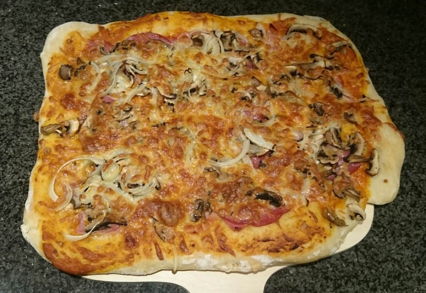 Pizza - schnell, lecker und schön kross - Wiewowasistgut