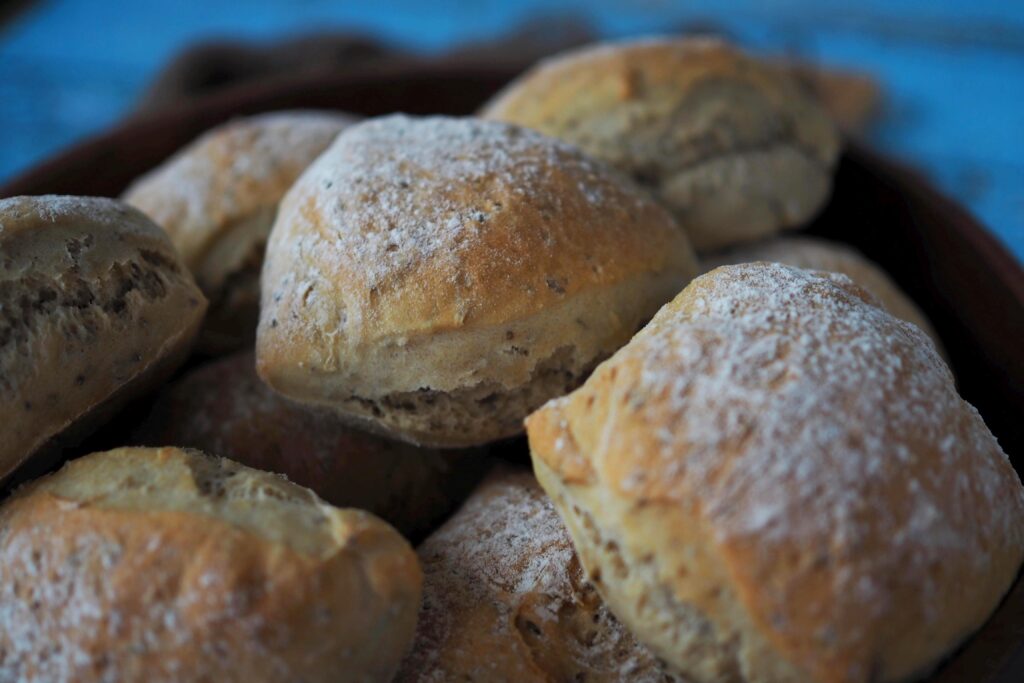 dinkel-chia-broetchen-einfaches-rezept 