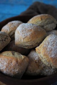 dinkel-chia-broetchen-einfaches-rezept