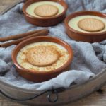 Natillas-spanischer-Pudding-mit-Keks