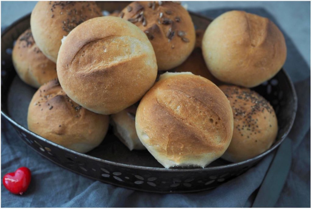 Schnelle-Frühstücksbrötchen- kurze-Gehzeit -Weizen-Frühstück-Brötchen ...