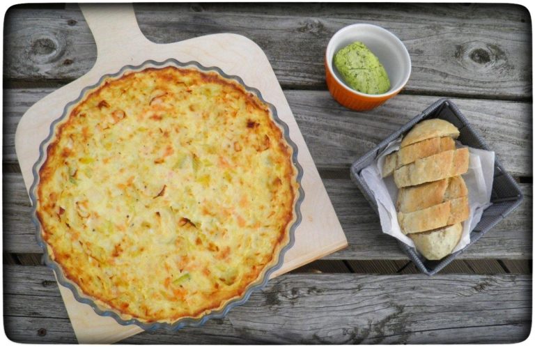 Lachs-Quiche mit Lauch und Dinkelbaguette - Wiewowasistgut