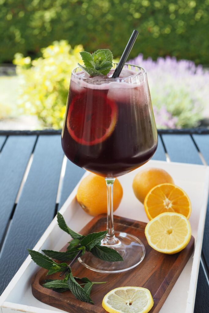 Tinto de verano, Sommerrotwein, Sangria, Spanien, Rotwein, Zitronenlimonade, Party, Sommer, Wein, Cocktail, TM 5, TM 31, Thermomix, Rezepte, www.wiewowasistgut.com,