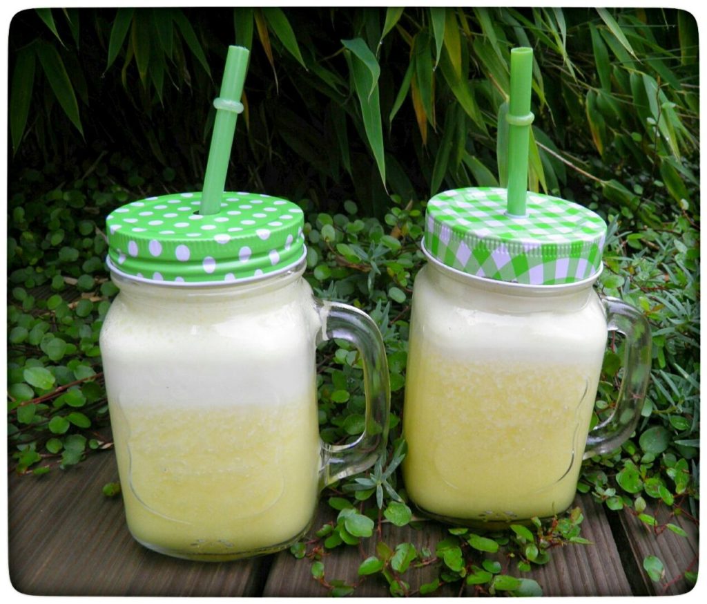 Ananas-Ingwer-Fettburner Smoothie als erste Mahlzeit am Morgen