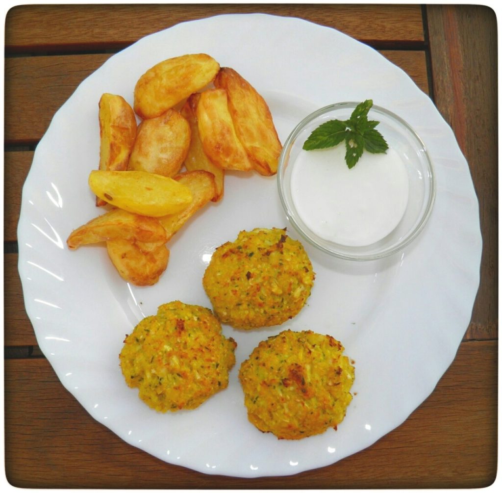 Blumenkohl-Feta-Nuggets-Kartoffel-Wedges-Sour-Cream-Thermomix