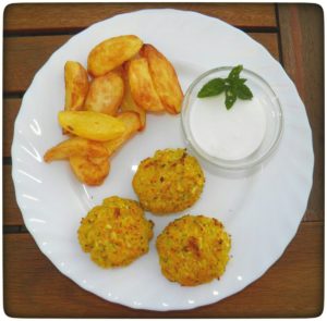 Blumenkohl-Feta-Nuggets-Kartoffel-Wedges-Sour-Cream-Thermomix
