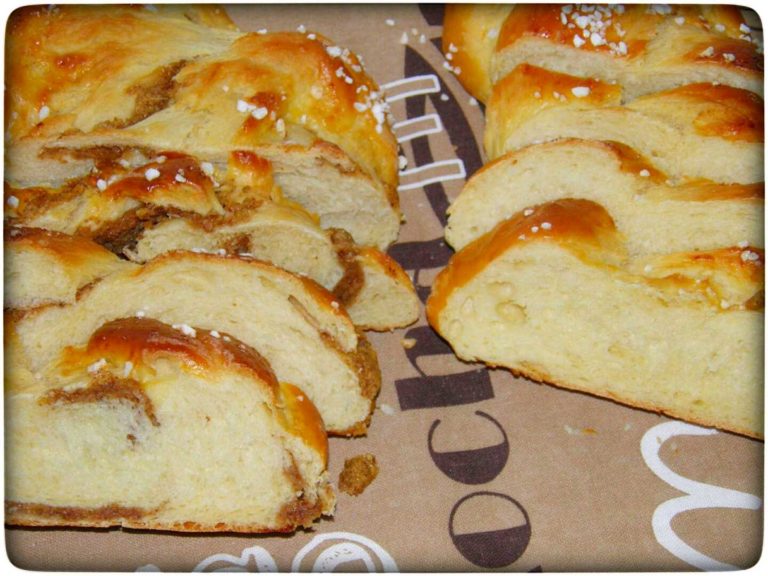 Hefezopf und Hefezopf mit Nussfüllung - Wiewowasistgut