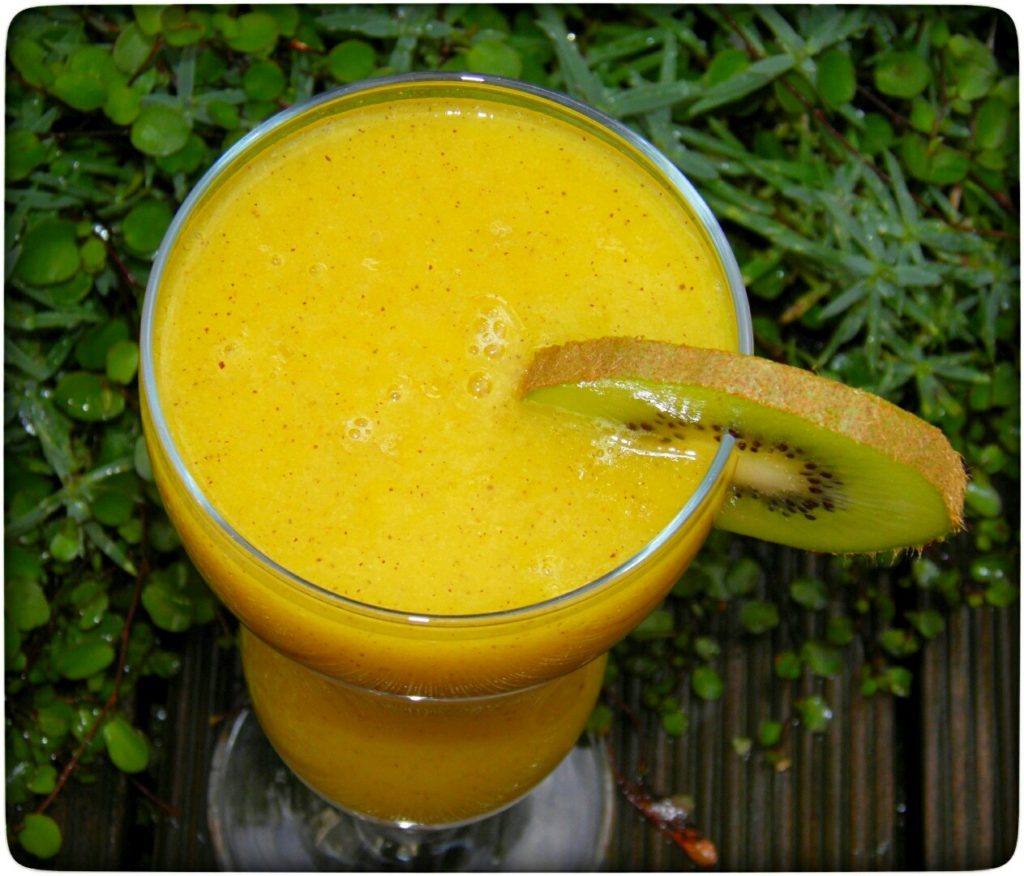 Guten-Morgen-Smoothie-Mango-Kiwi-mit-Kokos-aus-dem-Thermomix