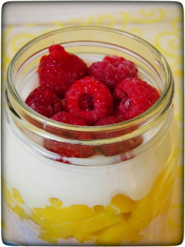 Overnight Oats mit Mango und Himbeeren - Wiewowasistgut