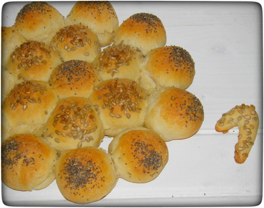 Brötchensonne-aus-Dinkel-mit-Chia-Sonnenblumen-aus-dem-Thermomix