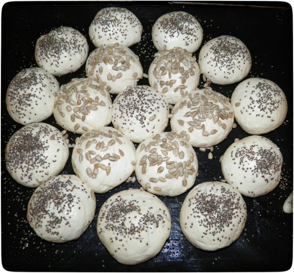 Brötchensonne-aus-Dinkel-mit-Chia-Sonnenblumen-aus-dem-Thermomix