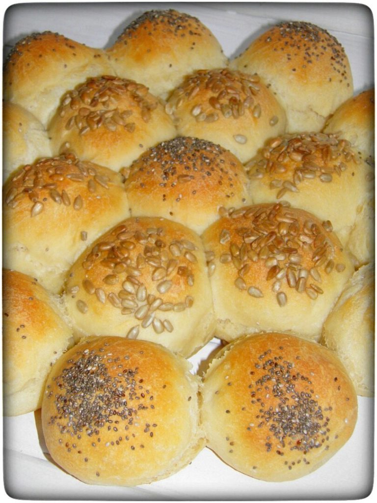 Brötchensonne-aus-Dinkel-mit-Chia-Sonnenblumen-aus-dem-Thermomix