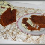 Dunkler-Gewürzkuchen-mit-weißer-Schokolade