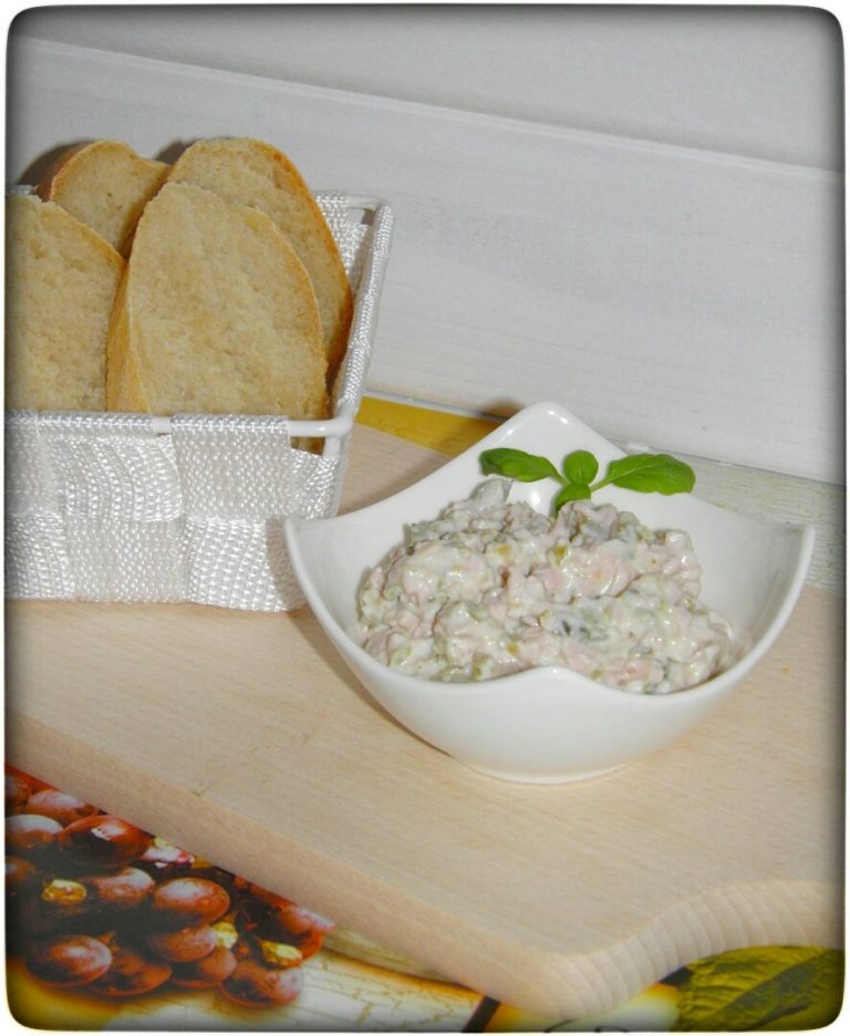 Fleischsalat selbstgemacht (in 1 Minute) mit Baguette - Wiewowasistgut