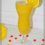 Ananas-Kaki-Ingwer-Smoothie-gesunder-Cocktail-am-Morgen