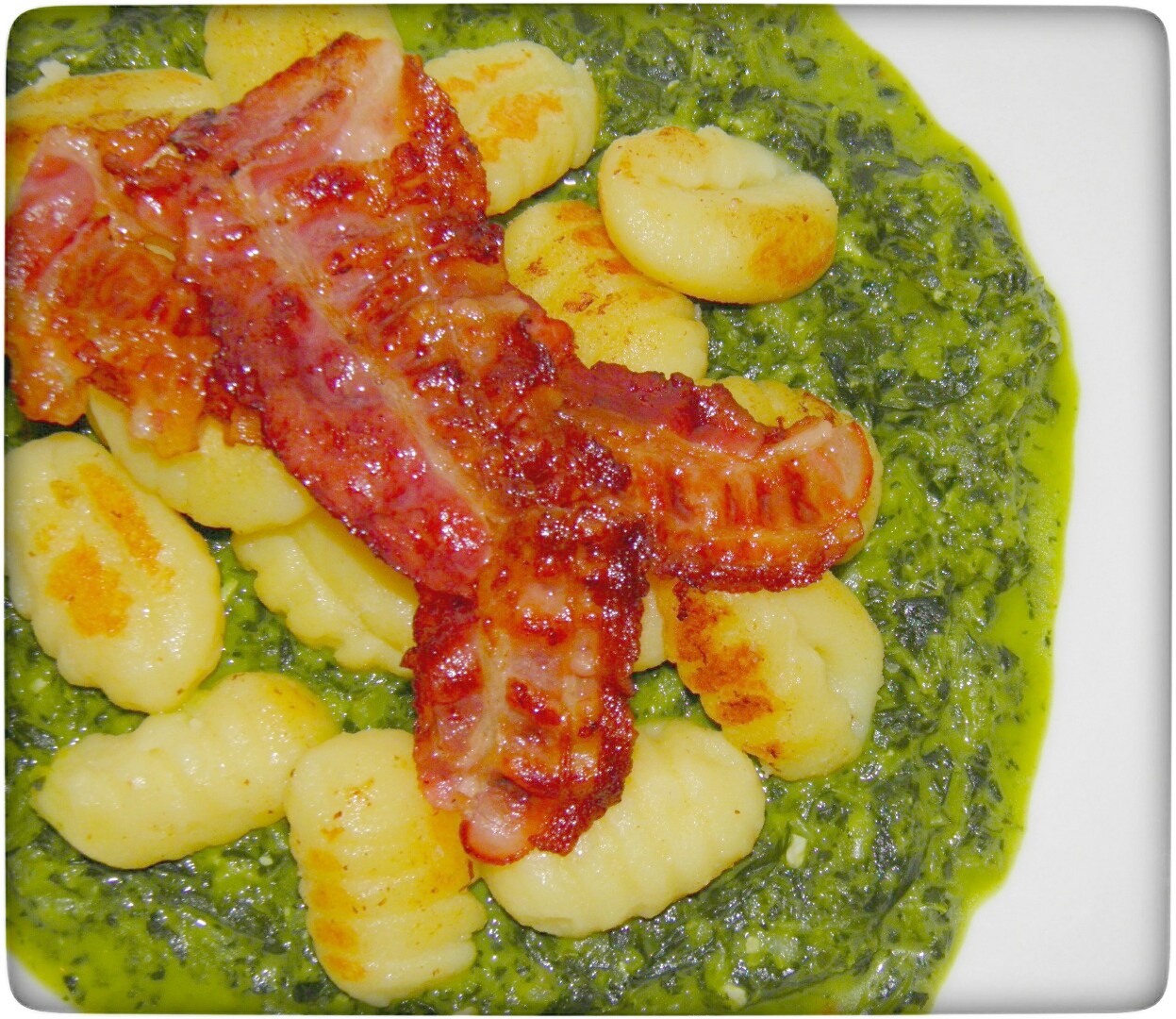 gebratene Bacon-Gnocchi auf Spinatbett - Food &amp; Travel-Blog
