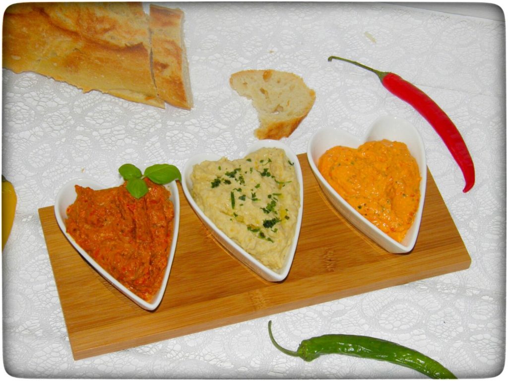 Orientalisch-Genießen-mit-Hummus-Auberginen-Dip-und-Ajvar-Aufstich