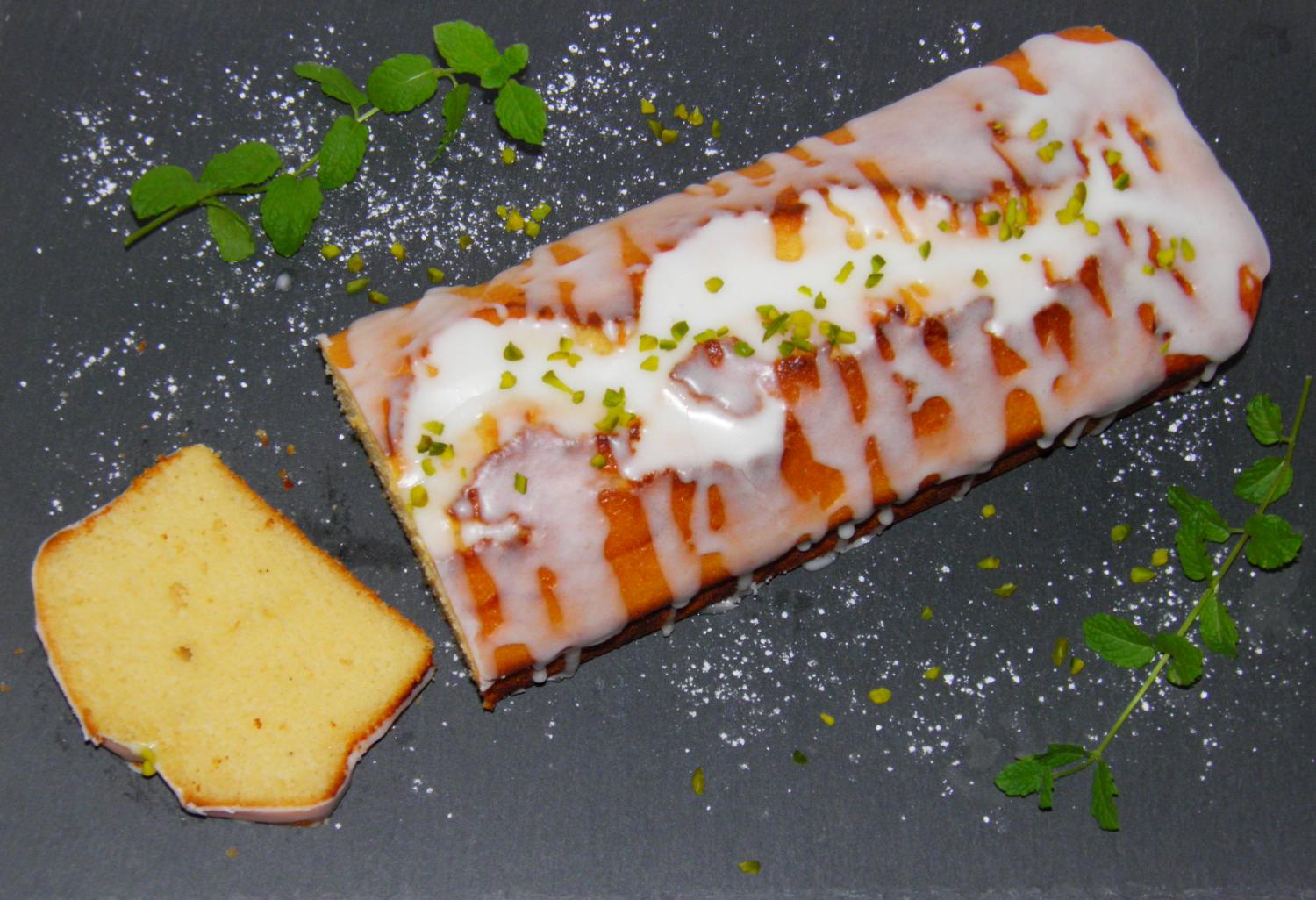 Saftiger Zitronenkuchen mit Guss - Wiewowasistgut