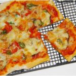 Pizza-auf-dem-Zauberstein-mit-neu-entwickeltem-Pizzateig-Thermomix