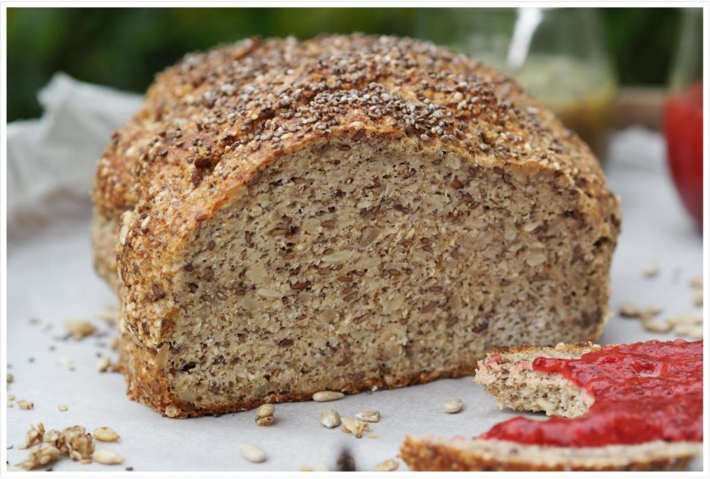 Eiweißbrot-mit-Chia-thermomix