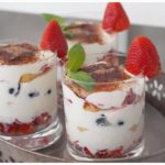 Leichtes-Tiramisu-mit-Erdbeeren-Blaubeeren-aus-dem-Thermomix