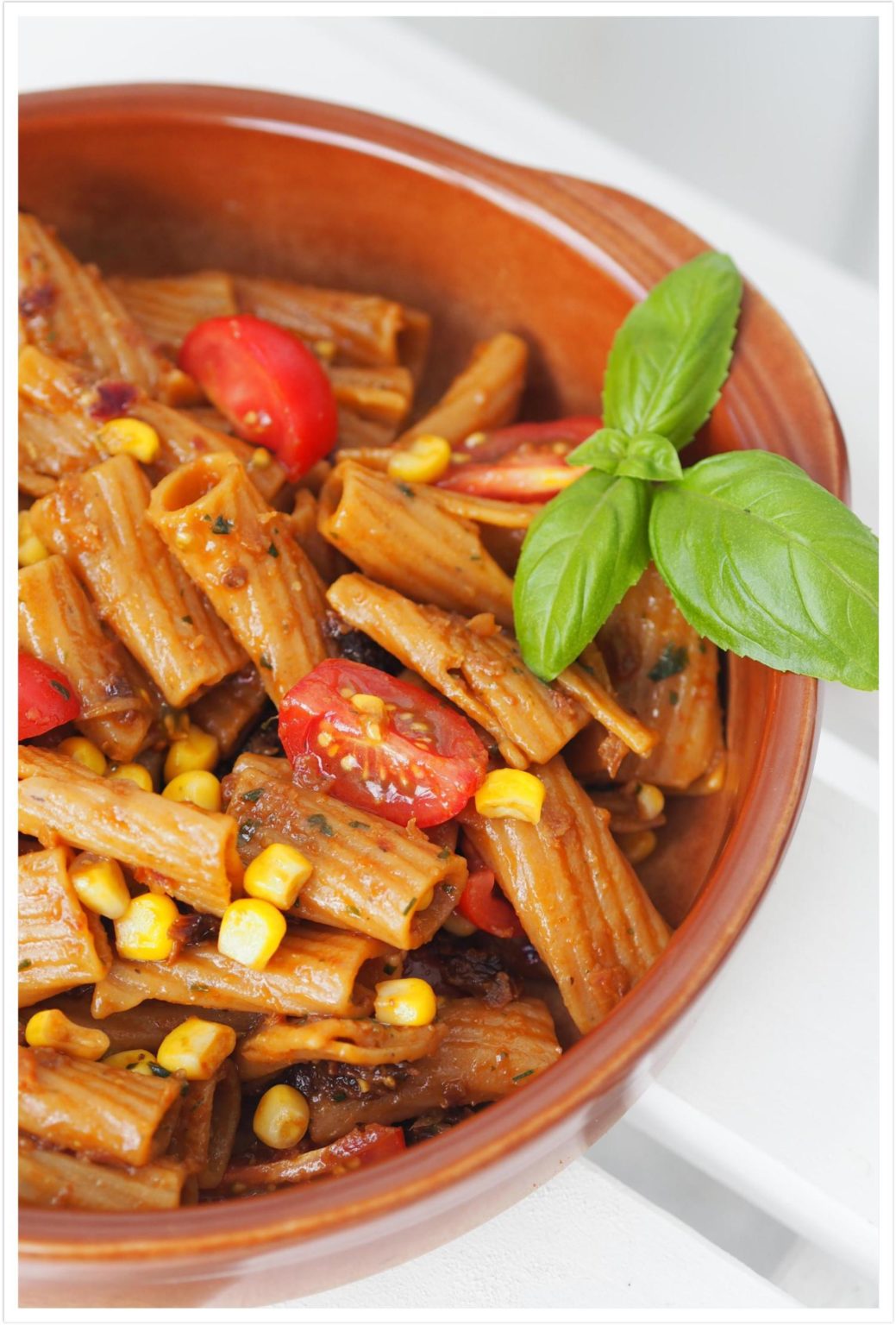 Sommerlicher Nudelsalat mit getrockneten Tomaten - Wiewowasistgut