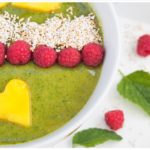 Grüner-Smoothie-Bowl-Gesundes-Frühstück-zum-Löffeln