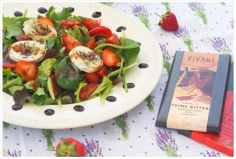 Bunter Sommersalat mit Ziegenkäse, Erdbeeren & Schoko-Balsamico ... Bunter Sommersalat mit Ziegenkäse, Erdbeeren & Schoko-Balsamico ...