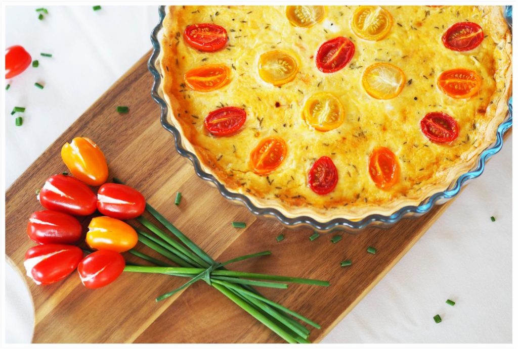 Tomaten-Lachs-Quiche mit ganz vielen Gartenkräutern - Wiewowasistgut