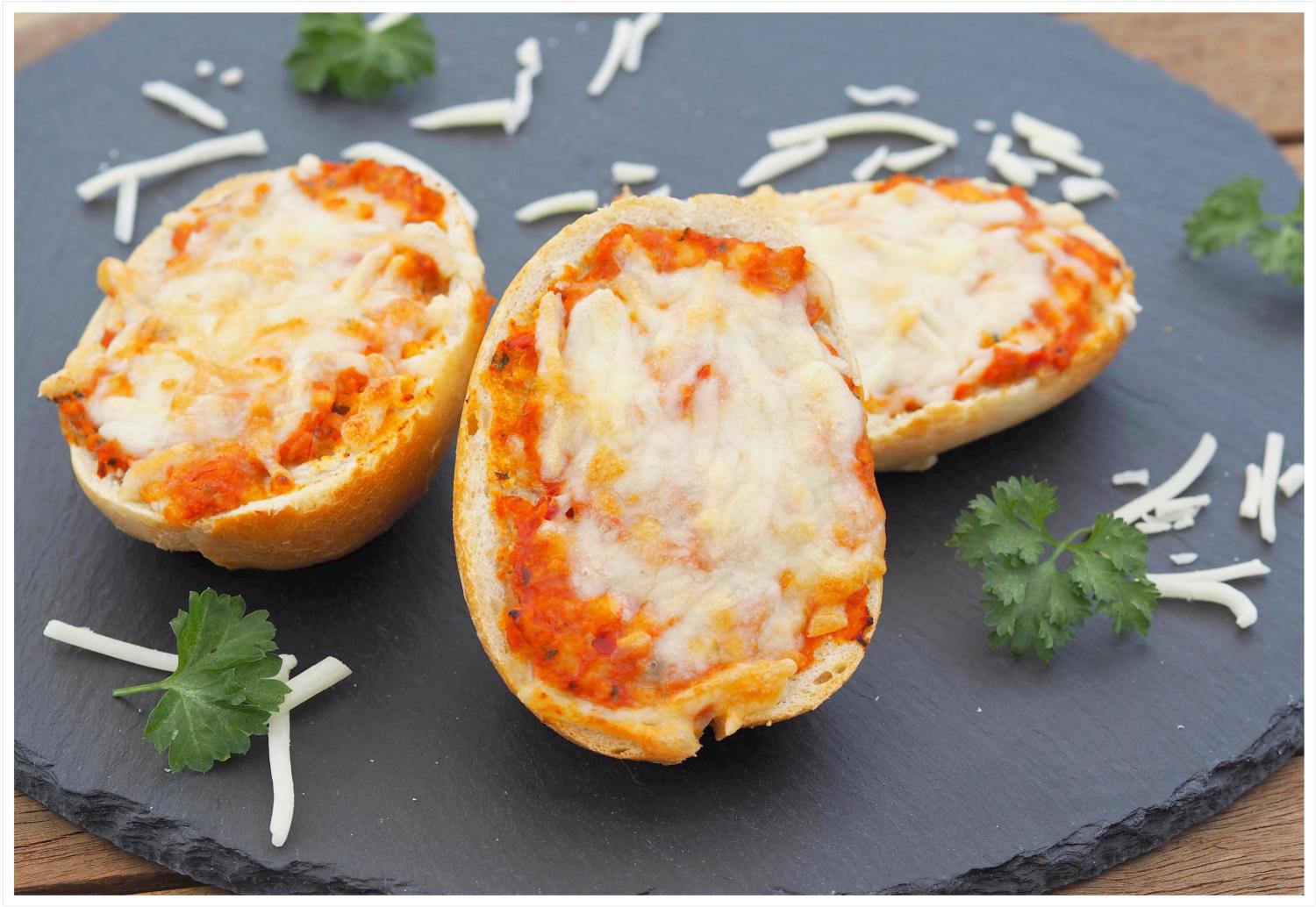 Pizzabroetchen-Herzhafter-schneller Mittagssnack-Thermomix - Wiewowasistgut