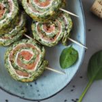 fingerfood-low-carb-lachs-spinat-rolle