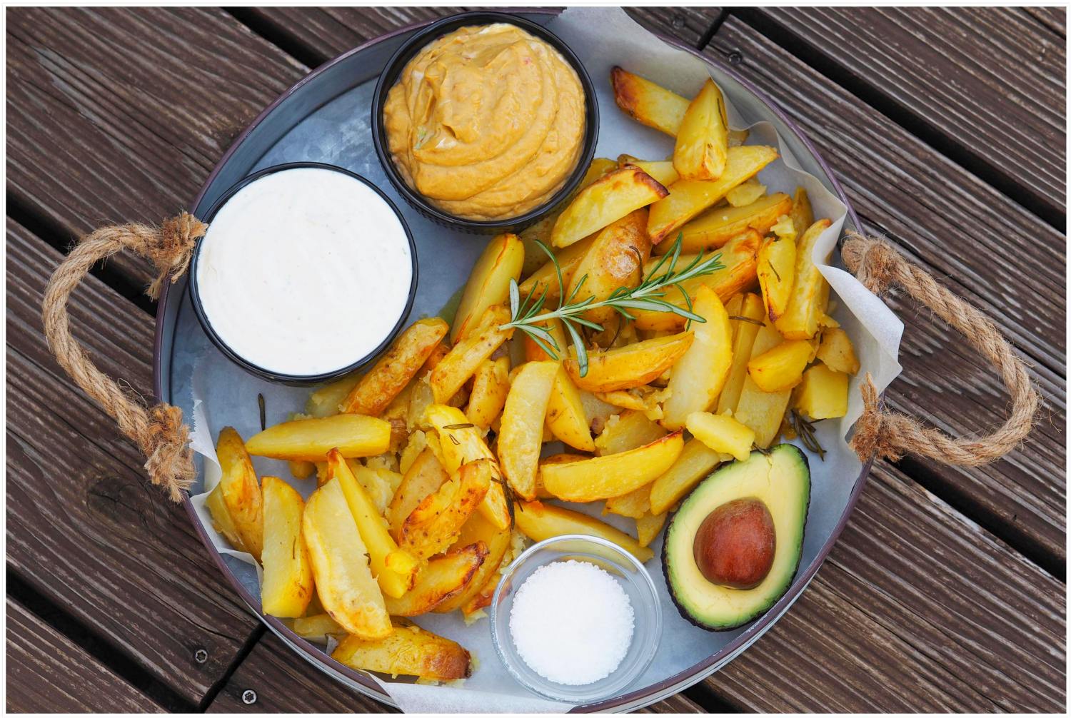 Rosmarin-Kartoffeln mit Tomaten-Guacamole &amp; Quark-Kräuter-Dip ...