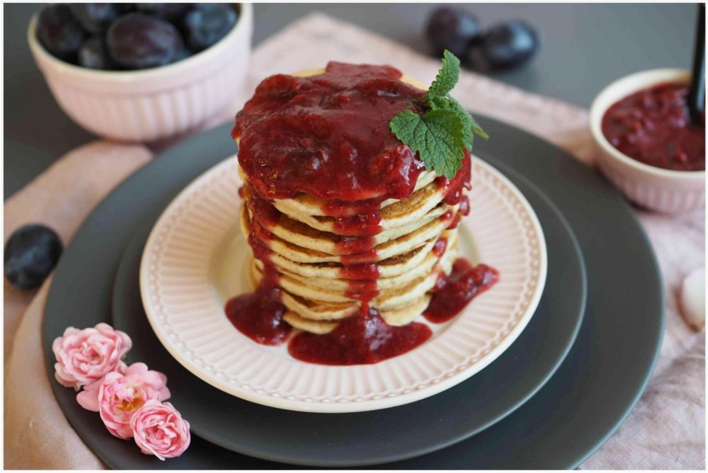 vegane-bananen-pancakes-mit-kompott