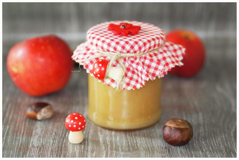 Selbstgemachtes Apfelmus mit Äpfeln aus dem Garten - Wiewowasistgut