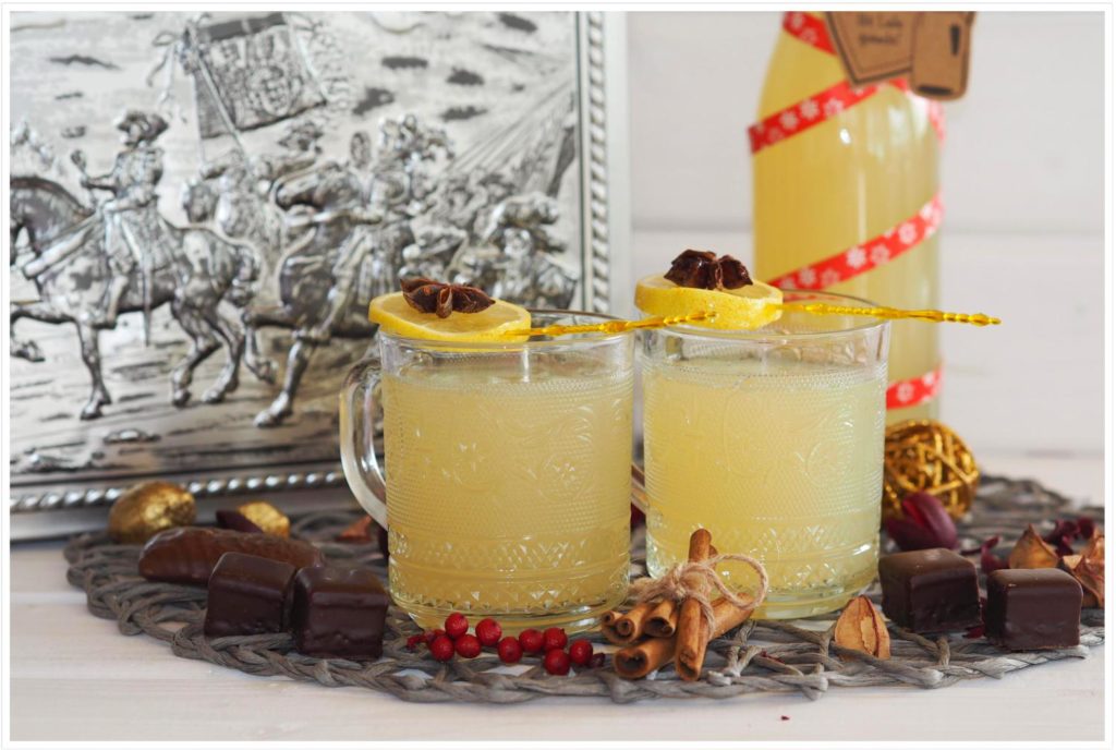 weisser-gluehwein-aachener-schatzkiste-vom-spezialitaeten-haus
