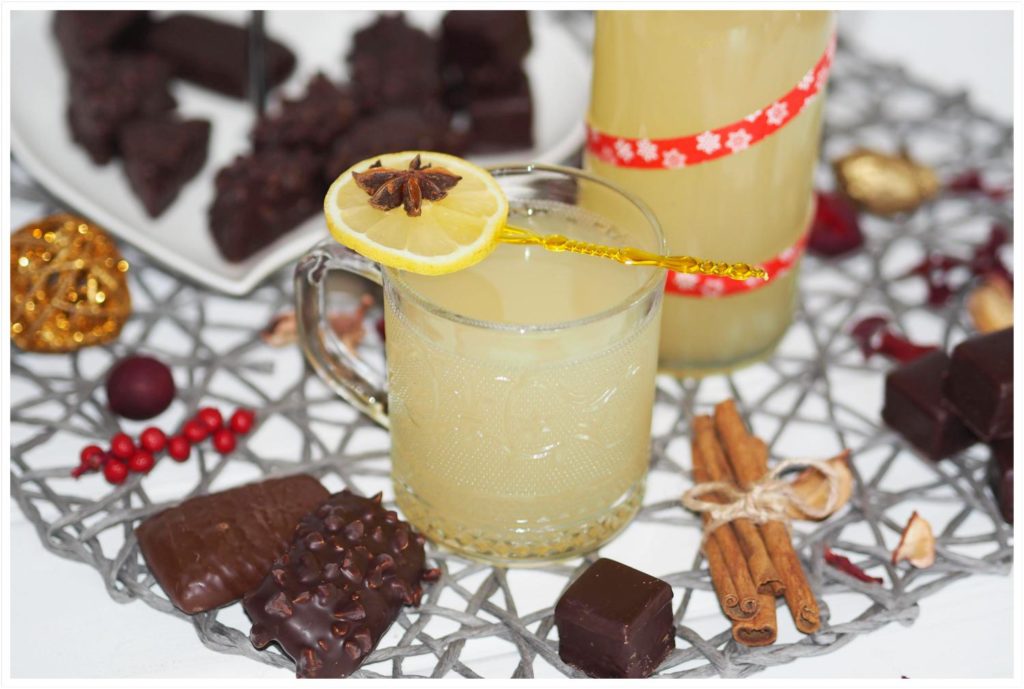 weisser-gluehwein-aachener-schatzkiste-vom-spezialitaeten-haus