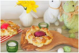 mini-osterkraenze-mit-hagelzucker-ostern-kaffee