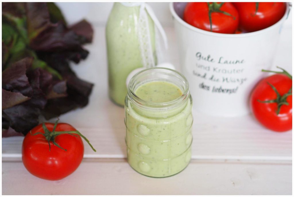 joghurt-kraeuterdressing-auf-vorrat-dressing-salat 