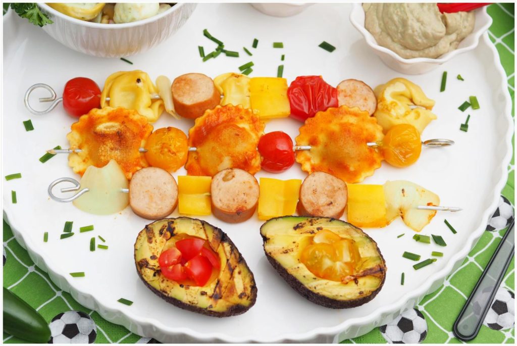 grillparty- tortelloni-wurstsalat-spiesse-fussball