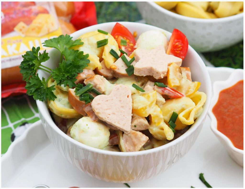 grillparty- tortelloni-wurstsalat-spiesse-fussball