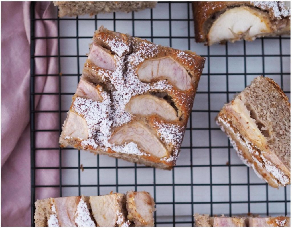 blitzschneller-apfel-nuss-blechkuchen-joghurt