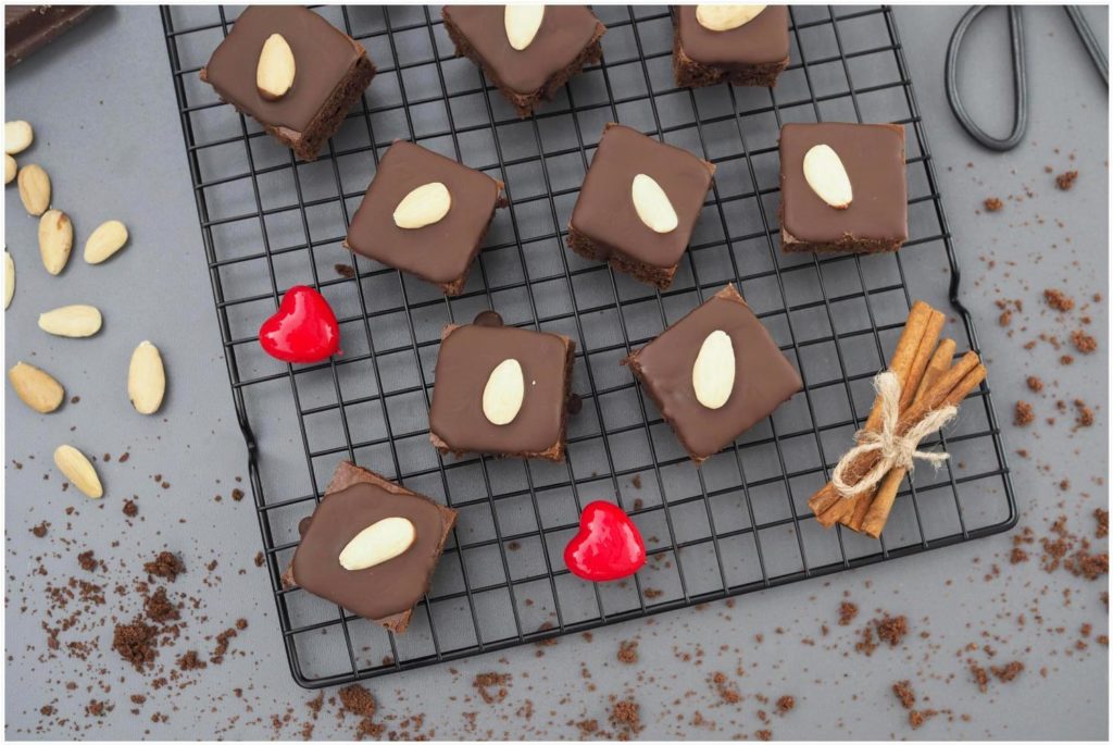 Es wird weihnachtlich: Zimt-Lebkuchen-Happen mit Schokolade ...