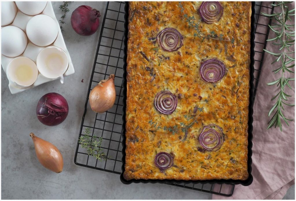 knusprige-zwiebel-tarte -zwiebelkuchen-garten-kraeutern