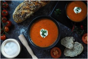 geroestete-tomatensuppe-aus-dem-backofen-knoblauch-chili