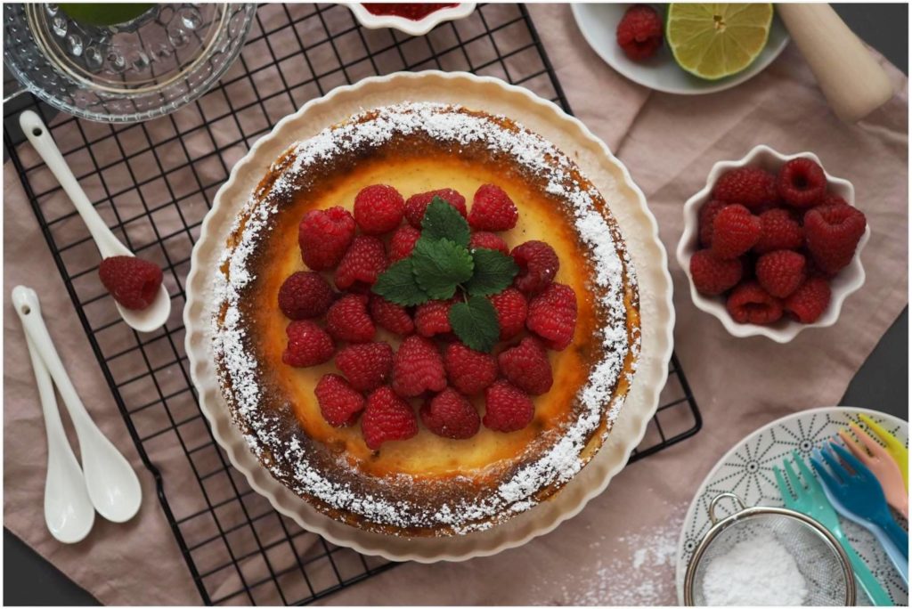 low-carb-protein-kaesekuchen-ohne-industriezucker-himbeeren