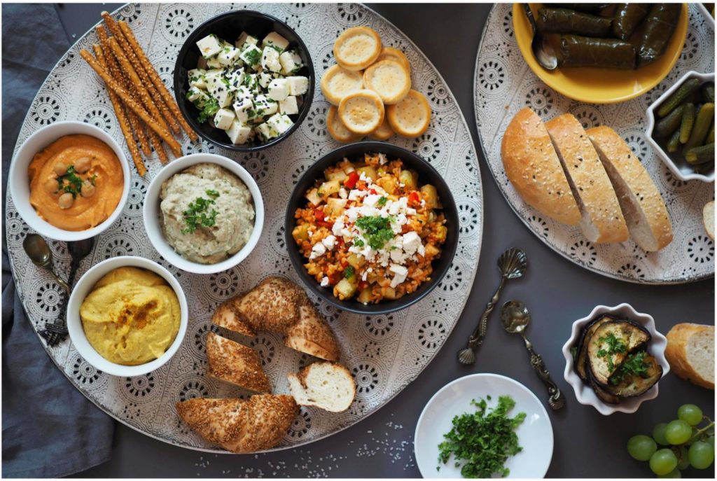 mezze-tapas-auf-orientalisch-babba-ganoush-tabouleh-hummus