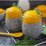 fluffiger-protein-chia-pudding-mit-puerierter-mango
