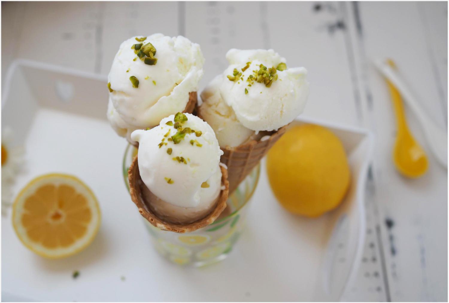 Erfrischendes Zitronen-Joghurteis - Wiewowasistgut Erfrischendes Zitronen-Joghurteis - Wiewowasistgut