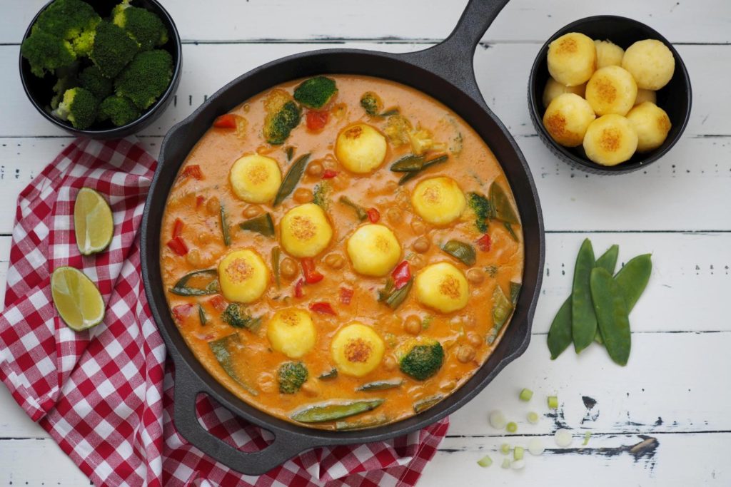 gemuese-curry-mit-knoedelinos-vegan-mild-fuer-kinder 